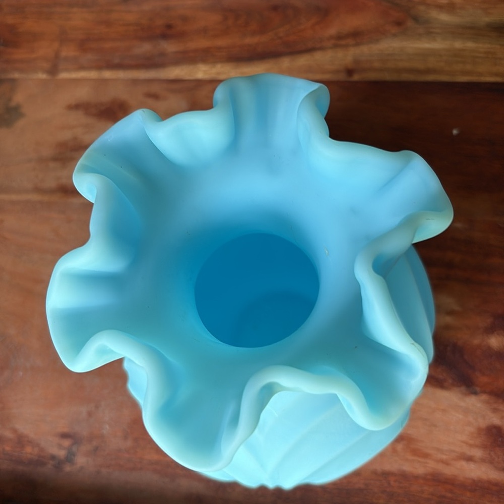 Fenton Vase - Picture 5 of 6